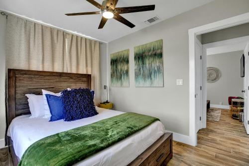 Luxury Home 1 Block To Main With Hottub