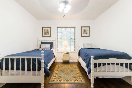 Oasis Near Dfw Airport With Mediterranean Setting