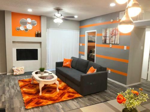 O-range Venue Apartment : Pool View, King Bed & Car Garage