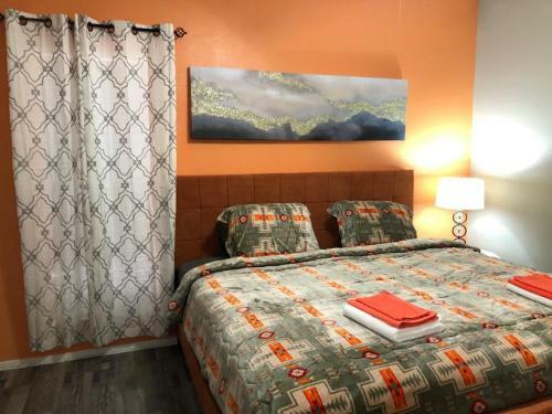 O-range Venue Apartment : Pool View, King Bed & Car Garage