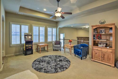 Chic Family-friendly Home In Irving With Yard!