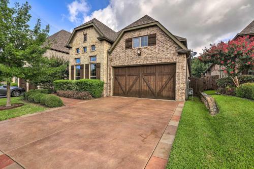 Chic Family-friendly Home In Irving With Yard!