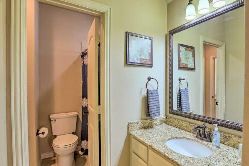 Chic Family-friendly Home In Irving With Yard!