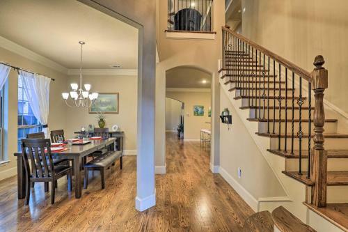 Chic Family-friendly Home In Irving With Yard!