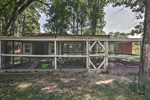 Plantersville Cabin On 50 Acres With Pond!