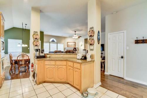 Private Pool W/full Amenities By Bld & Joe Pool Lk