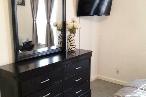 Beautiful 2 - Bedroom Apartment In Central Mcallen