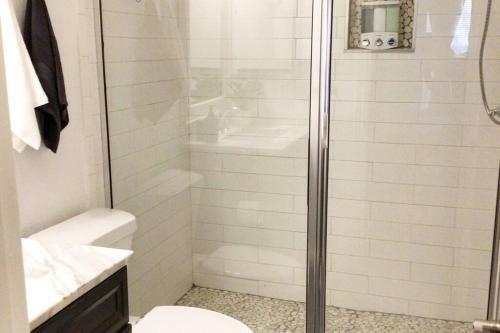 Beautiful 2 - Bedroom Apartment In Central Mcallen