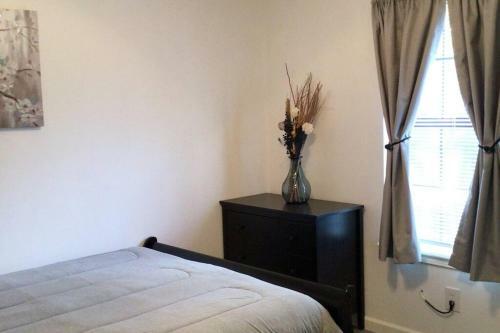 Beautiful 2 - Bedroom Apartment In Central Mcallen