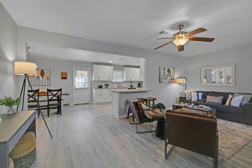 Beautiful Pet Friendly Home In Central Location! Home