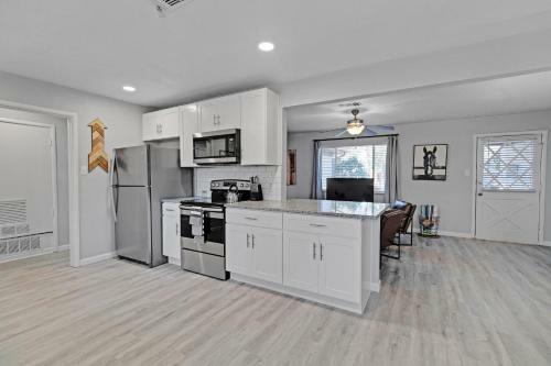 Beautiful Pet Friendly Home In Central Location! Home