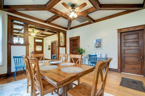?island Pride Bungalow? King Beds Near Beach!
