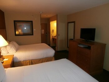 Holiday Inn Express Hotel & Suites Raton