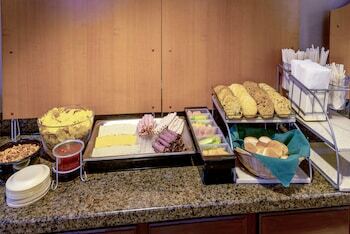 Holiday Inn Express Hotel & Suites Raton