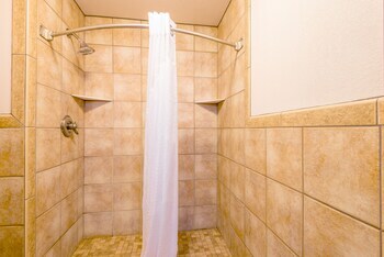 Holiday Inn Express Hotel & Suites Raton