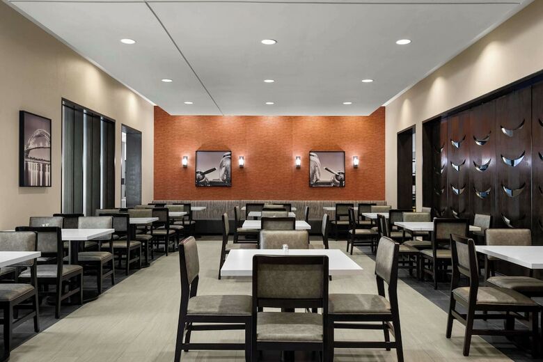 Hotel Embassy Suites - Newark Airport