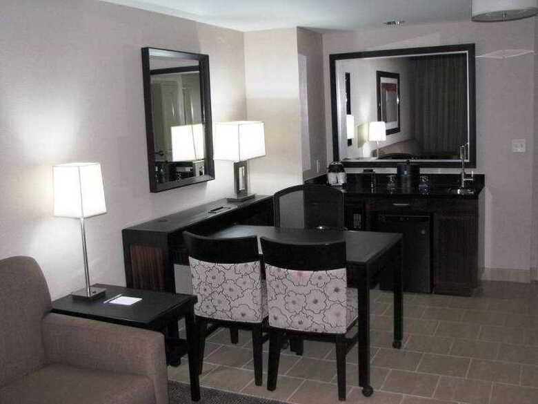 Hotel Embassy Suites - Newark Airport
