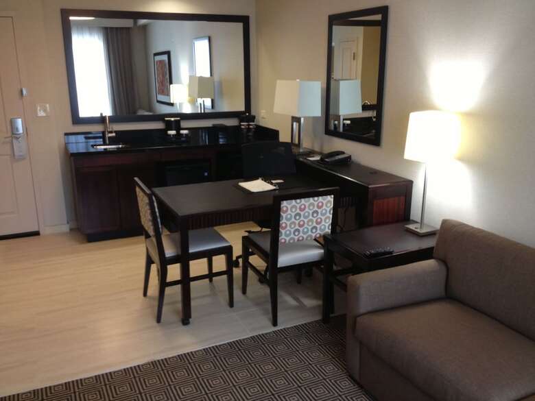 Hotel Embassy Suites - Newark Airport