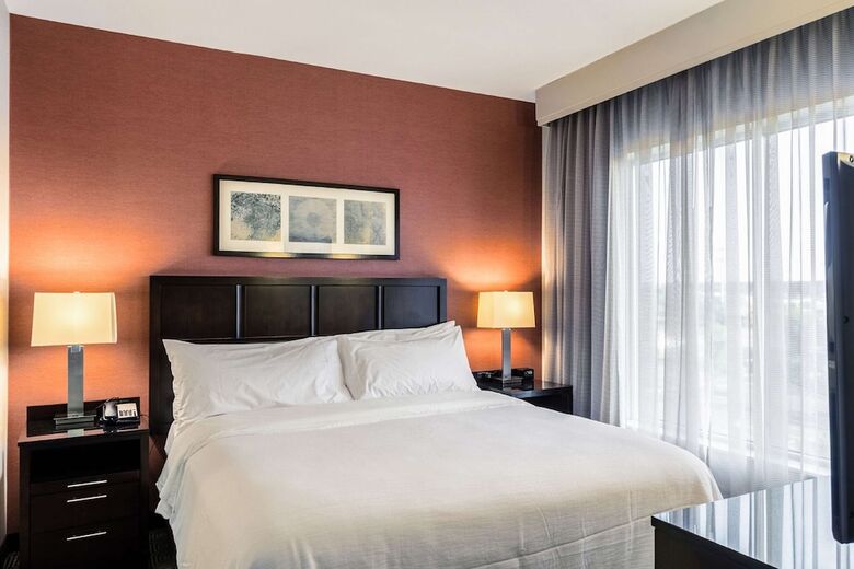 Hotel Embassy Suites - Newark Airport