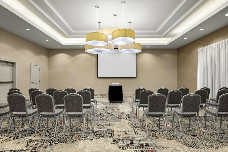 Hotel Embassy Suites - Newark Airport