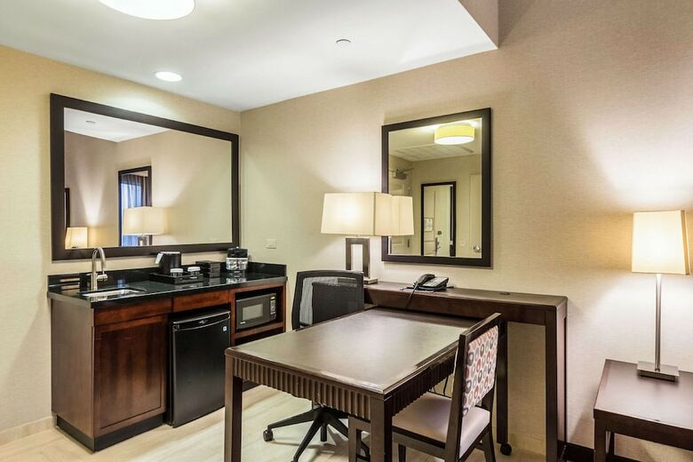 Hotel Embassy Suites - Newark Airport