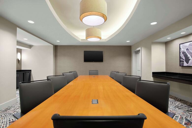 Hotel Embassy Suites - Newark Airport