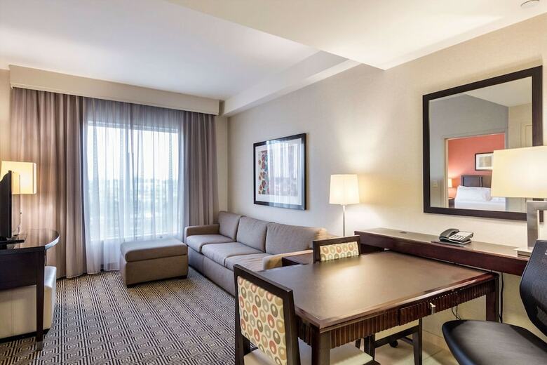 Hotel Embassy Suites - Newark Airport