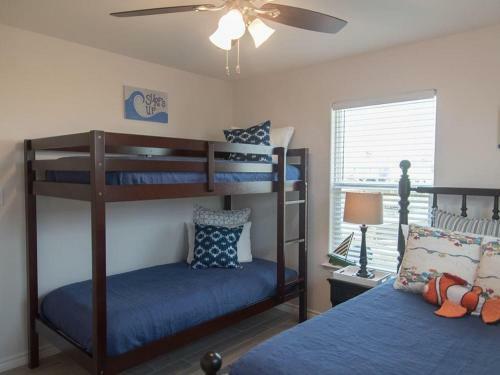 Purple Parrot.. Heated Private Pool! Centrally Located! Golf Cart Zone!