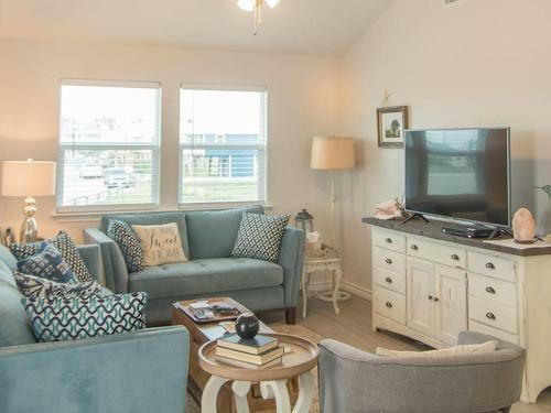Purple Parrot.. Heated Private Pool! Centrally Located! Golf Cart Zone!