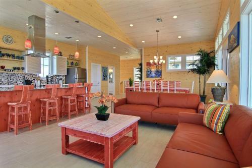 Port Aransas Escapes - Gulfwaters Beachfront Resort 101