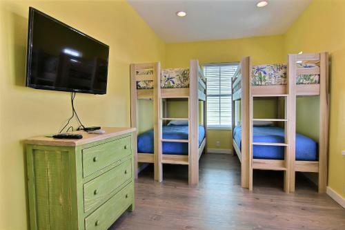 Port Aransas Escapes - Gulfwaters Beachfront Resort 101