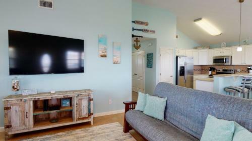 Cw403- Chloe's Way 403 Home