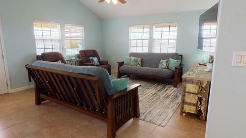 Cw403- Chloe's Way 403 Home