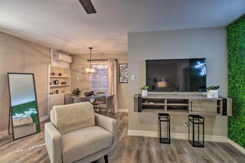 Hou Apartment - Walk To Restaurants And Shops!
