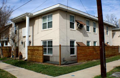 Montrose Hist Dist- Purple 2 Br Apartment
