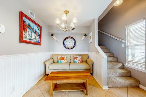 Long Island Village 123 E Scallop Sea Cottage