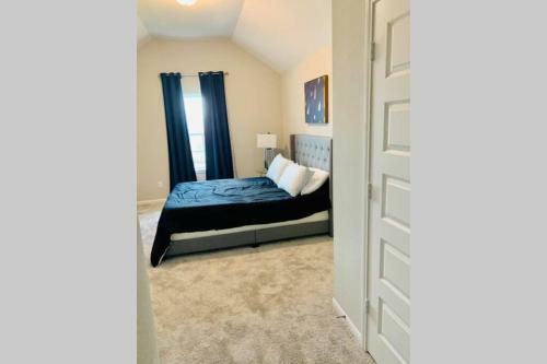 Charming Retreat! Modern Family Luxury Home