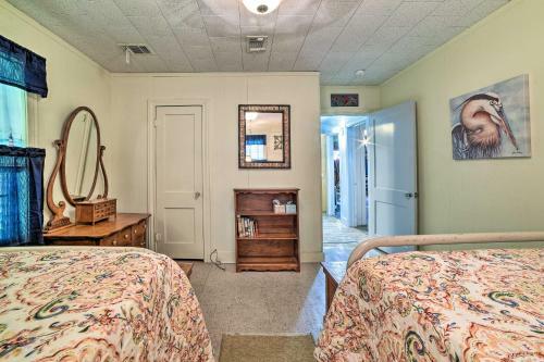 Rustic Getaway With Grill - On San Antonio Bay!