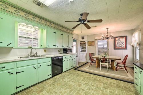 Rustic Getaway With Grill - On San Antonio Bay!