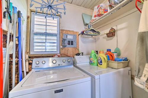 Rustic Getaway With Grill - On San Antonio Bay!