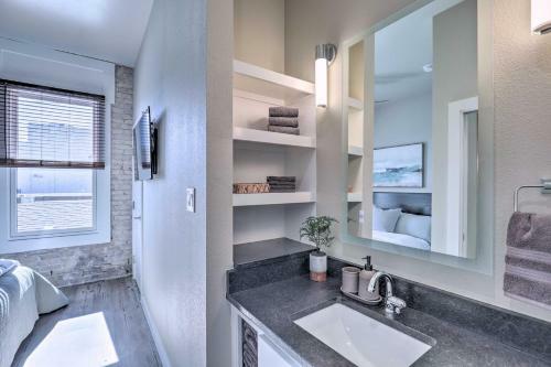 Apartamento Sleek, Newly Updated Downtown San Marcos Apt!