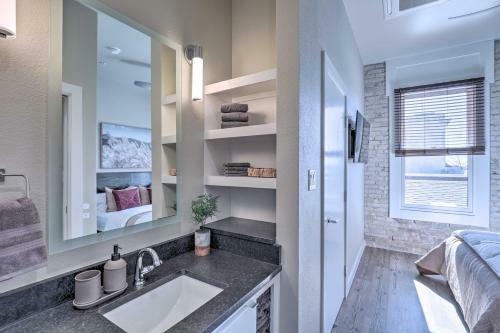 Apartamento Sleek, Newly Updated Downtown San Marcos Apt!