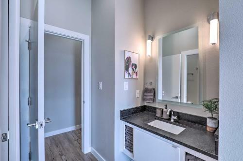Apartamento Sleek, Newly Updated Downtown San Marcos Apt!
