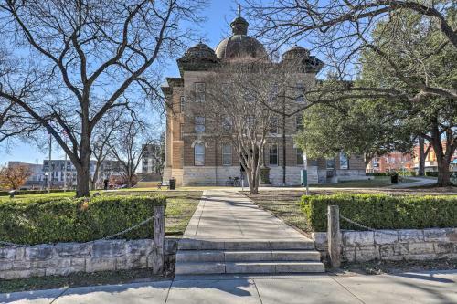 Apartamento Sleek, Newly Updated Downtown San Marcos Apt!