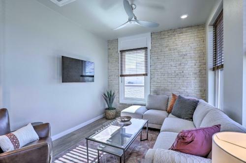 Apartamento Sleek, Newly Updated Downtown San Marcos Apt!