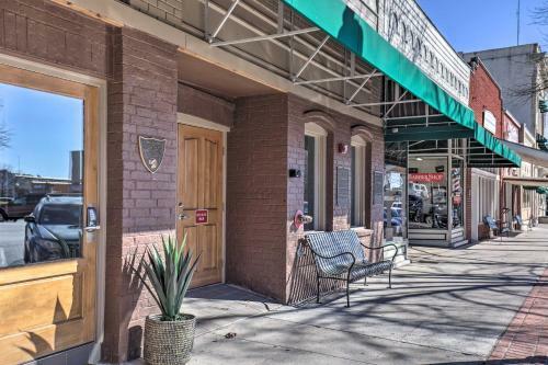 Apartamento Sleek, Newly Updated Downtown San Marcos Apt!
