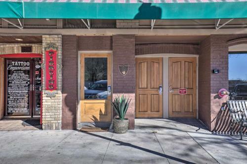 Apartamento Sleek, Newly Updated Downtown San Marcos Apt!