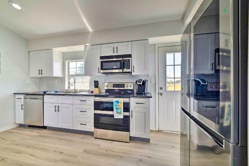 Modern Rockport Home, 1 Mi To Holiday Beach!