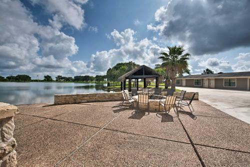 Villa 200-acre Lakefront Ranch In Wallis With Pvt Lake