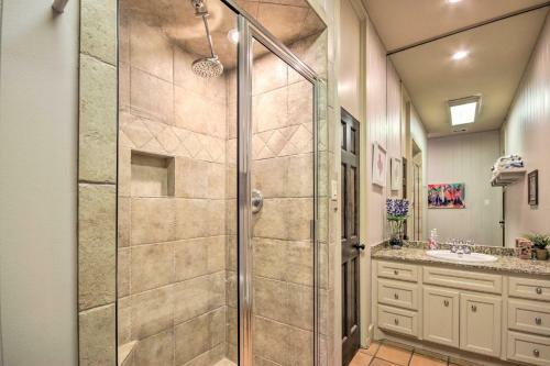 Villa 200-acre Lakefront Ranch In Wallis With Pvt Lake